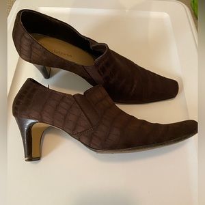 Liz Claiborne booties 9 1/2